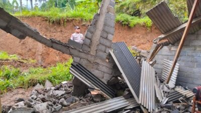 Kondisi Mendesak di Lereng Gunung Merbabu: Tanah Longsor dan Pohon Tumbang