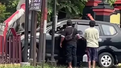 Avanza Tabrak Pagar SDN 2 Gedaren Klaten, Siswa Berhamburan