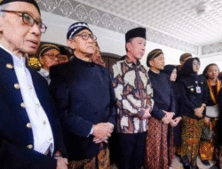 Jokowi: Hormati Deklarasi PB XIV, Suksesi Keraton Solo Urusan Internal