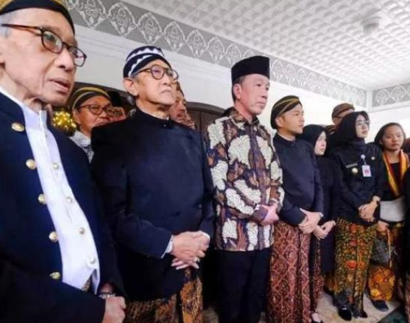 Jokowi: Hormati Deklarasi PB XIV