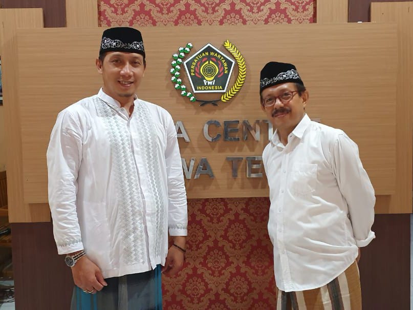 Ketua PWI Jateng Periode 2025-2030 Setiawan Hendra Kelana bersama Ketua Dewan Kehormatan PWI Jateng Periode 2025-2030 Amir Machmud NS.