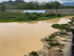 Dam Colo Nguter, Temukan Mayat Wanita Lanjut Usia Tersangkut di Pintu Air