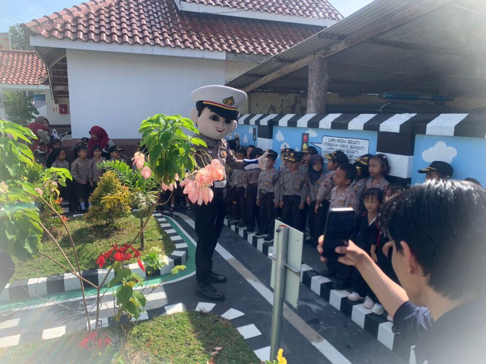 Polisi Sahabat Anak TK Kemala Bhayangkari