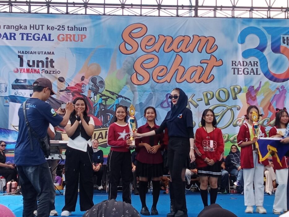 SMP Negeri 6 Tegal Juara II K-Pop Dance