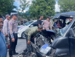Minibus Gran Max Hantam Dump Truk di Wonogiri: 2 Orang Luka