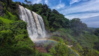 Panorama Wisata Kendal Curug Sewu, Sarana Liburan Terbaik!