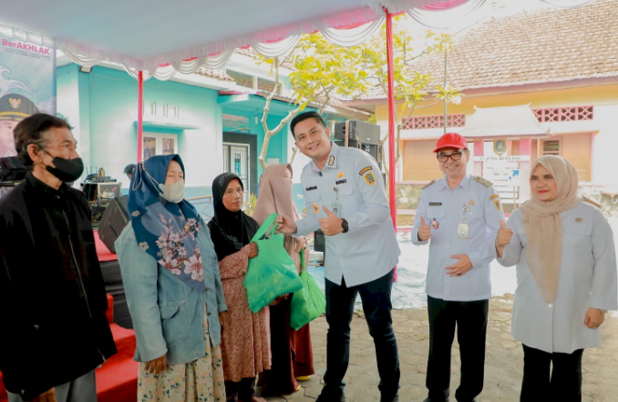 Bupati Klaten Tinjau Pelaksanaan Pasar Murah