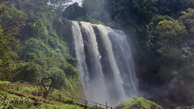Curug Sewu, salah satu rekomendasi wisata Kendal yang hits