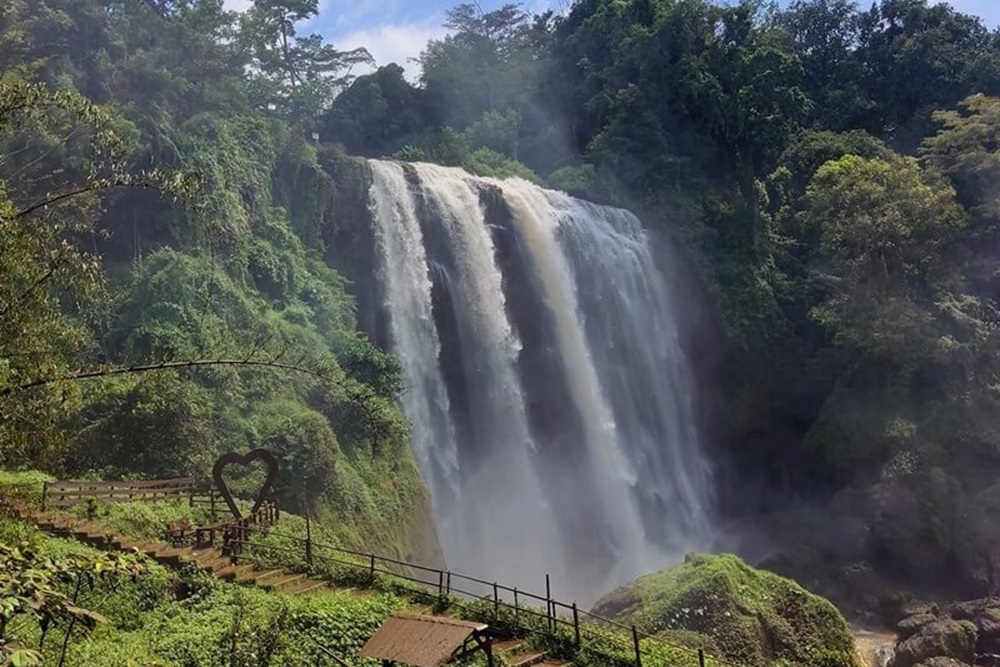 Curug Sewu, salah satu rekomendasi wisata Kendal yang hits