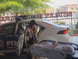 Kasat Lantas Polres Tegal Evakuasi Korban Pingsan Akibat Laka Lantas Saat Berpatroli
