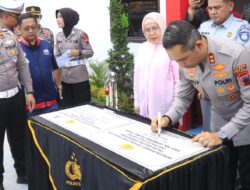 Kapolres Tegal Resmikan Patung Robot Knalpot Brong dan Renovasi Exit Tol Adiwerna