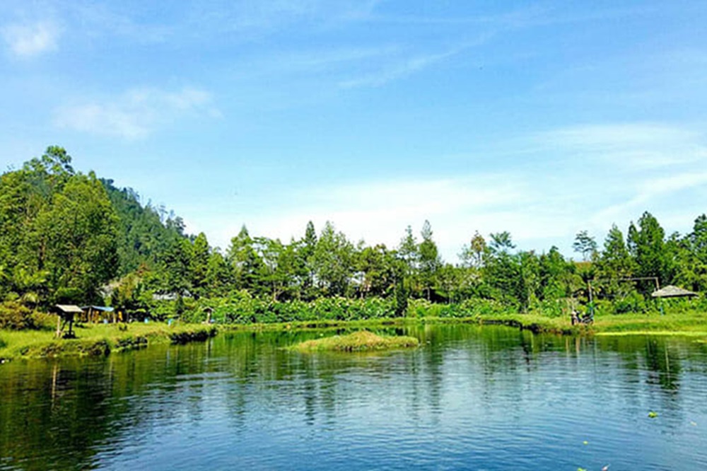 Telaga Madirda, salah satu wisata Karanganyar