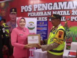 Kapolres Tegal Bersama Ibu Bhayangkari Lakukan Kunjungan ke Sejumlah Pos Ops Lilin Candi 2025