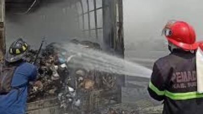 Kebakaran Mobil Boks di Gudang Boyolali Hanguskan Paket Kiriman