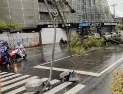 Truk Hantam Tiang Lampu di Jalan Jogja–Solo Klaten: 3 PJU Ambruk