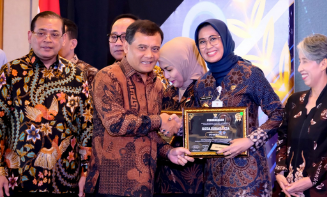 Pemkot Surakarta Raih Predikat Informatif