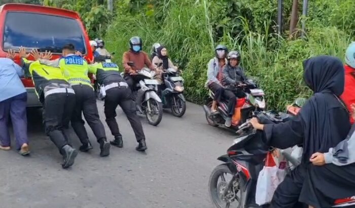 Tim Urai Guci Sigap Evakuasi